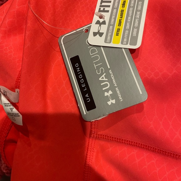 (NWT) UNDER ARMOUR leggings. Size Sm - Picture 4 of 6